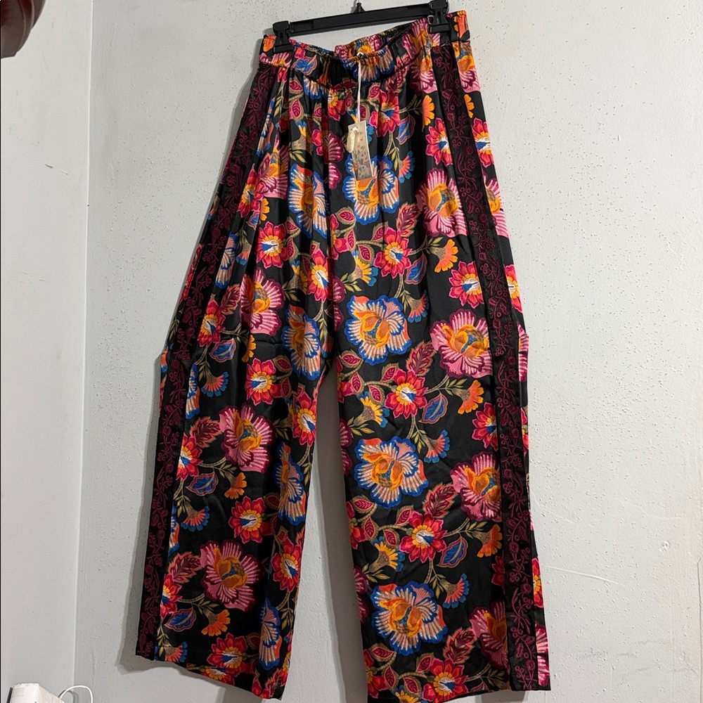 100% SILK Floral Print Wide-Leg Pants. Embellished with embroidered fabric NWT